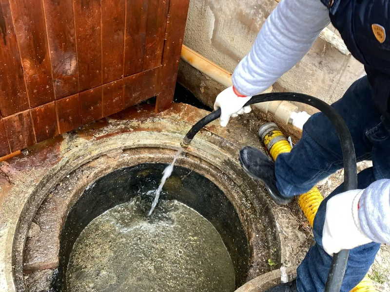东西湖区专业管道疏通清洗、抽粪抽污水、捞油块